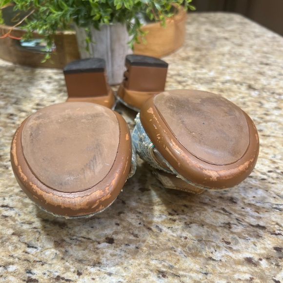 Fendi Distressed Denim w/ Gold Hardware & Cutout Block Heel Mules 38.5 - Picture 10 of 10